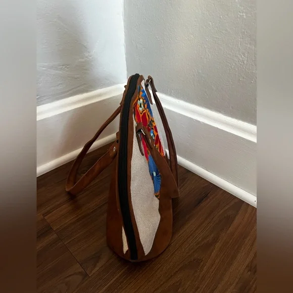 Handcrafted embroidered Floral Purse - Picture 10 of 11